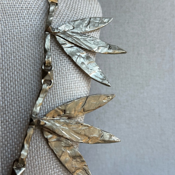 Valentino Garavani Gold Leaf Necklace NWT - Picture 6 of 6